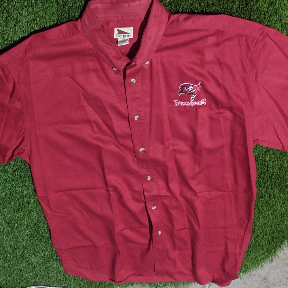 Pro Elite Tampa Bay Buccaneers Embroided Short Sleeve Button Down Shirt Size 2XL